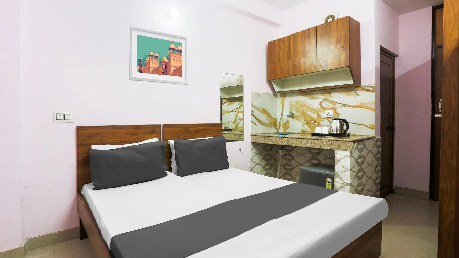 Hotel O Deffodils Gurgaon