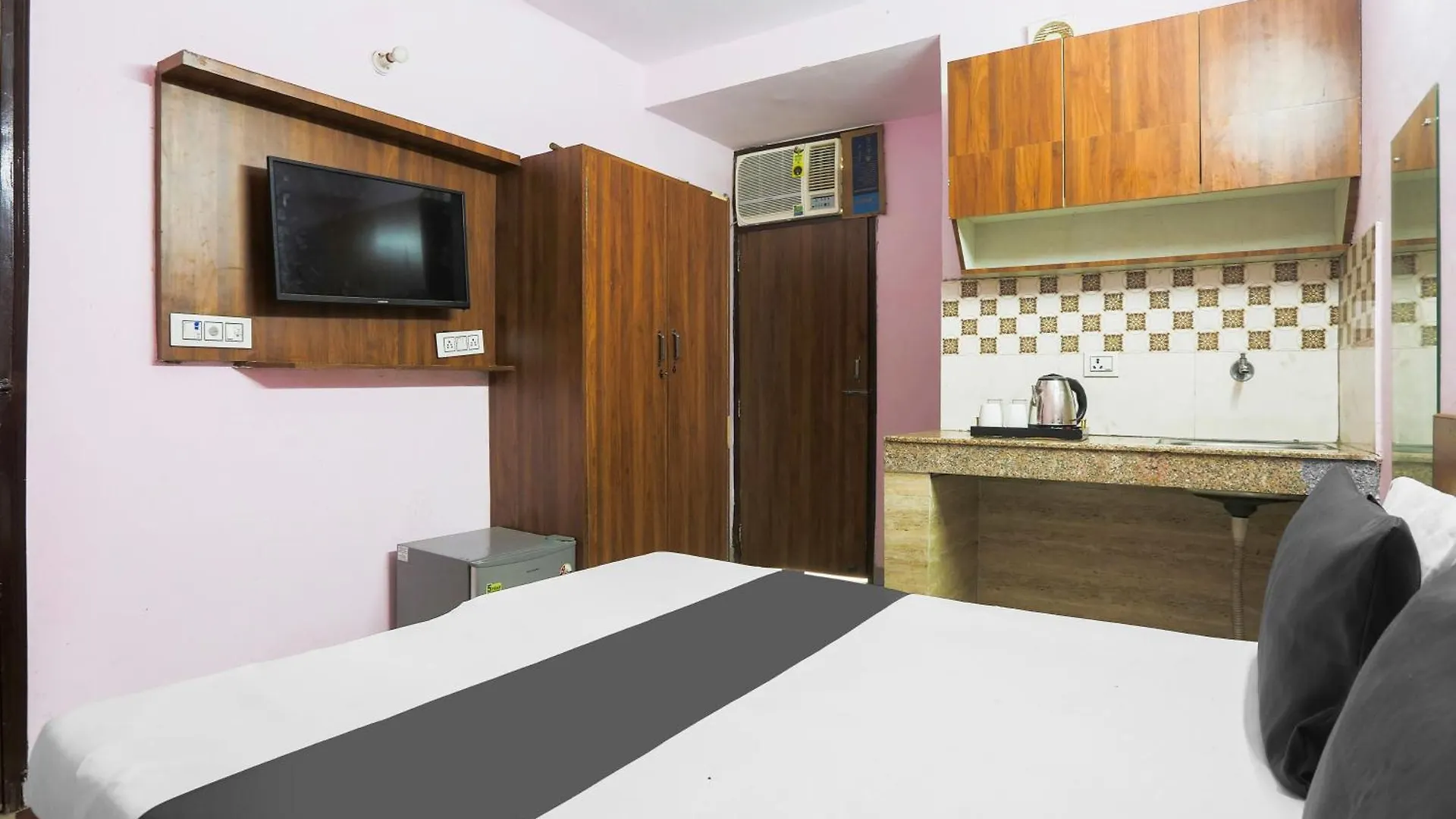 Hotel O Deffodils Gurgaon