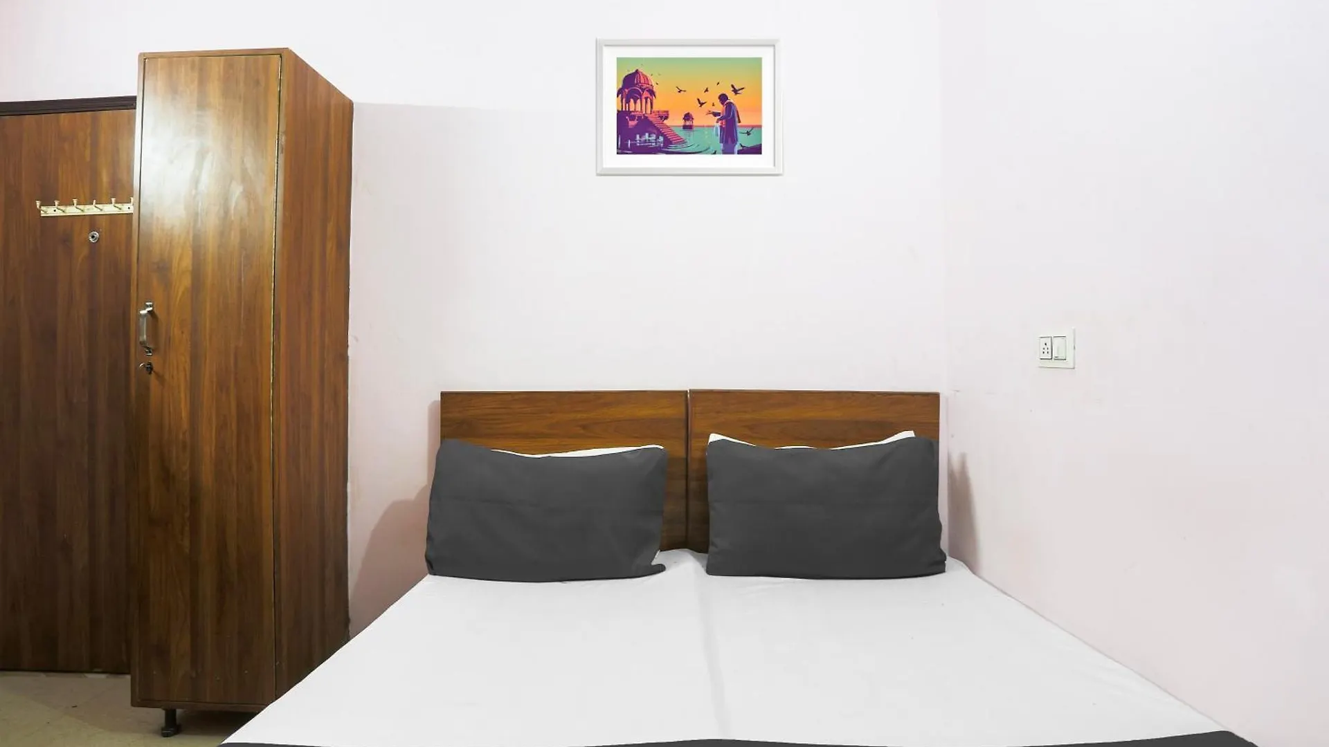 Hotel O Deffodils Gurgaon