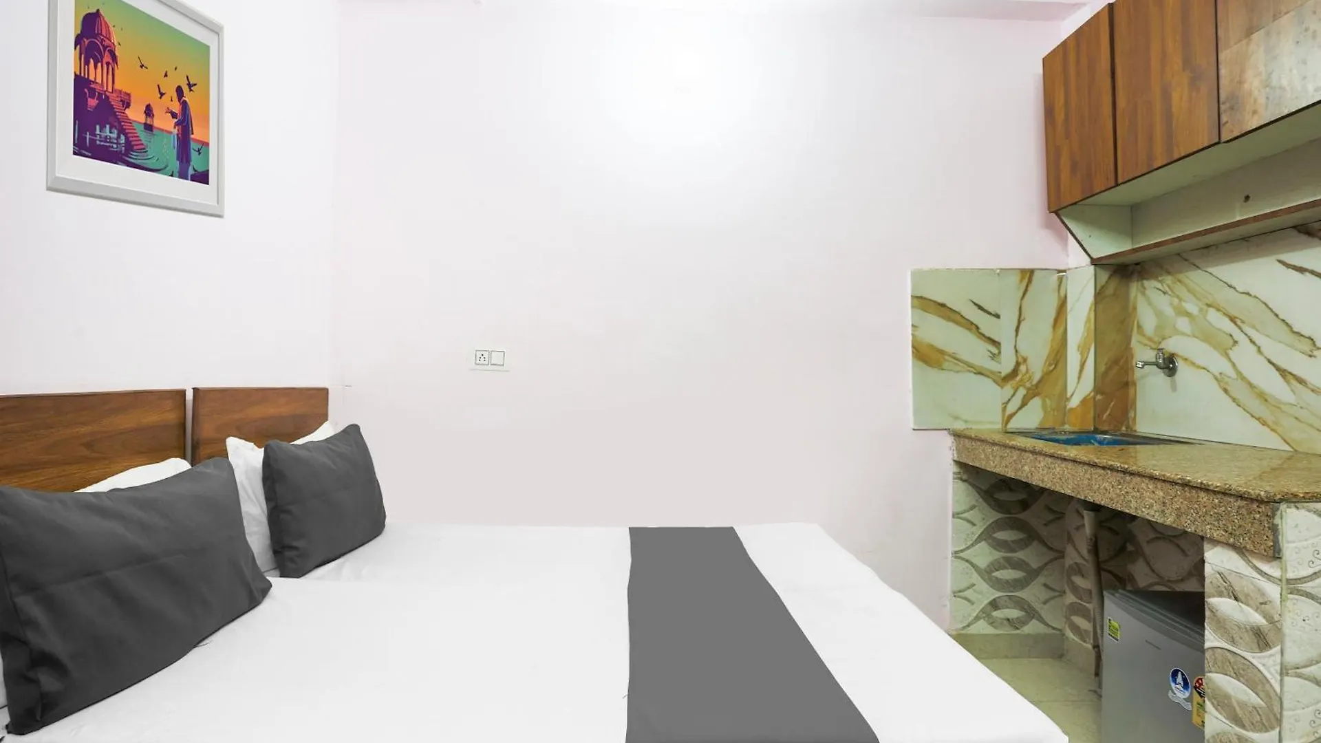 Hotel O Deffodils Gurgaon